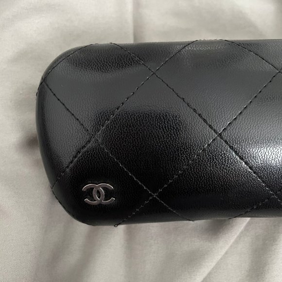 CHANEL SUNGLASSES + QUILTED CASE - Picture 4 of 4